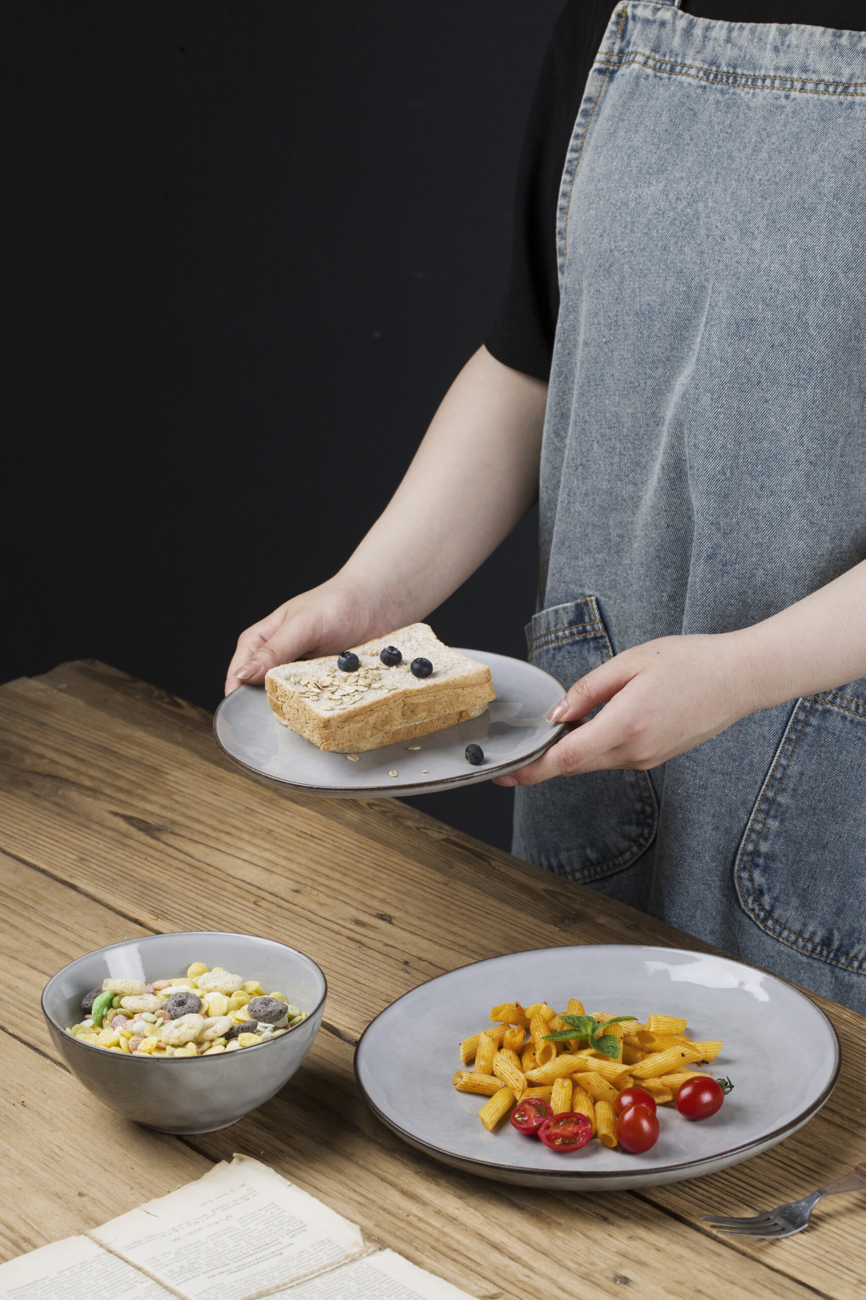 Richmount Ocean Round 18 Piece Dinnerware Sets, Plates and Bowls Set Set for 6 - Image 6