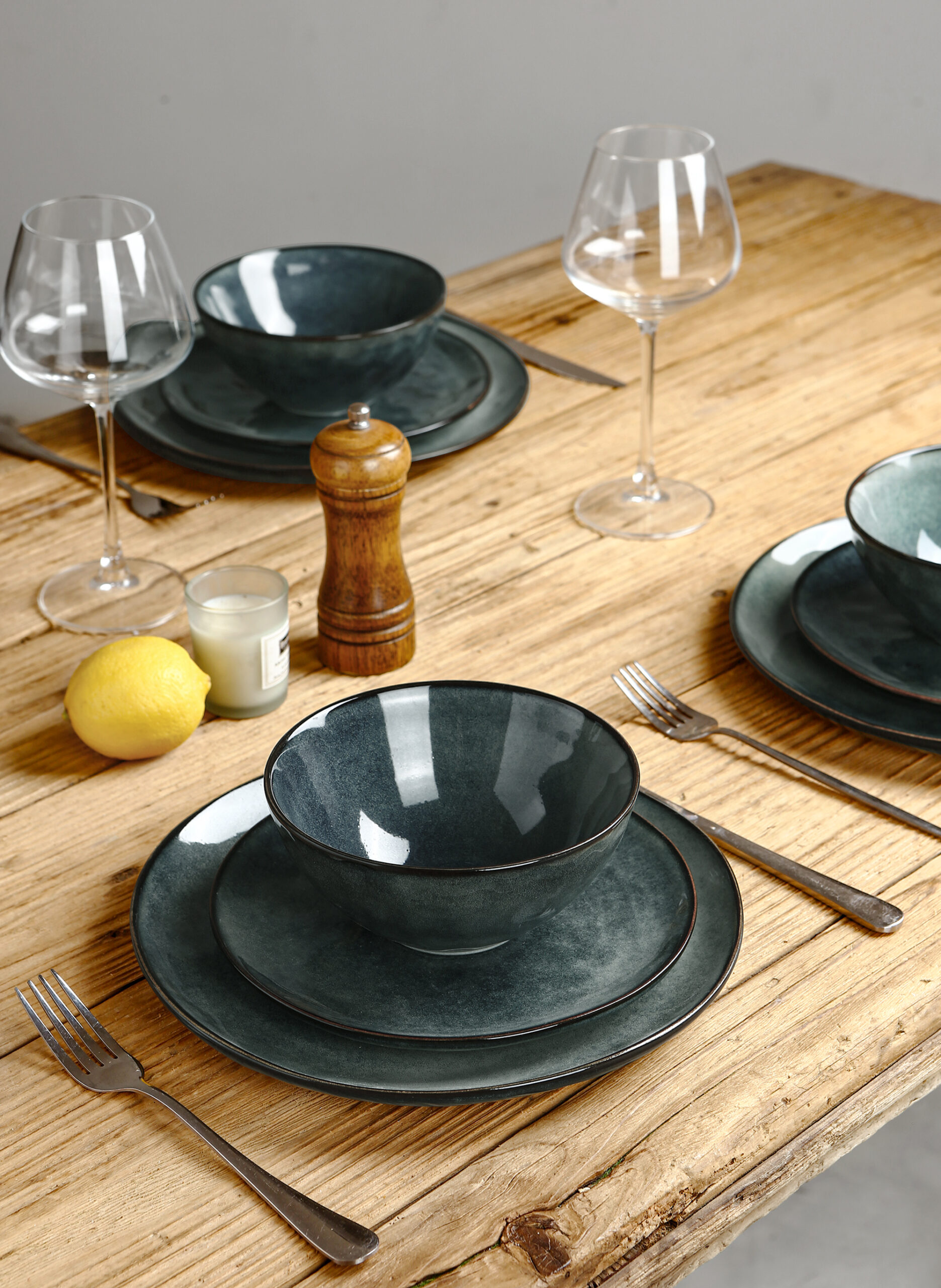 Richmount Ocean Round 18 Piece Dinnerware Sets, Plates and Bowls Set Set for 6 - Image 4